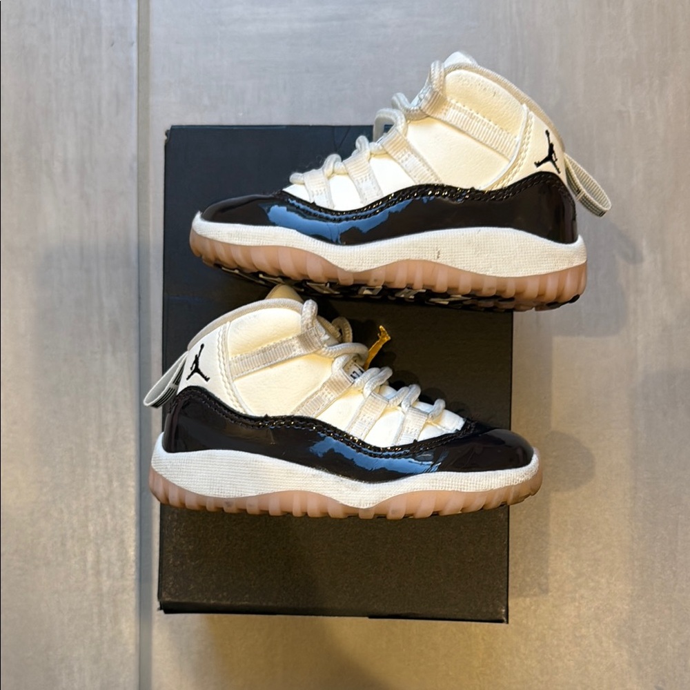 Used Nike Air Jordan XI Neapolitan TD sz 7c with box